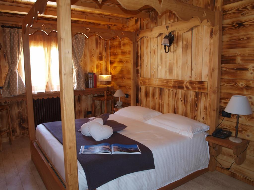 Hotel Letterario Locanda Collomb 라튈르 객실 사진